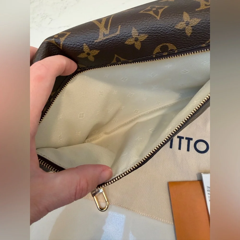 ❌SOLD OUT❌ Louis Vuitton Highrise Bumbag - Picture 7 of 13